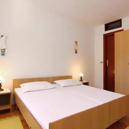 Mat Apartment *