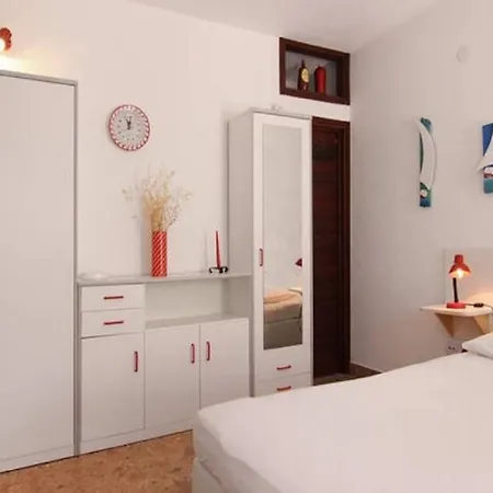 Mat Apartment *